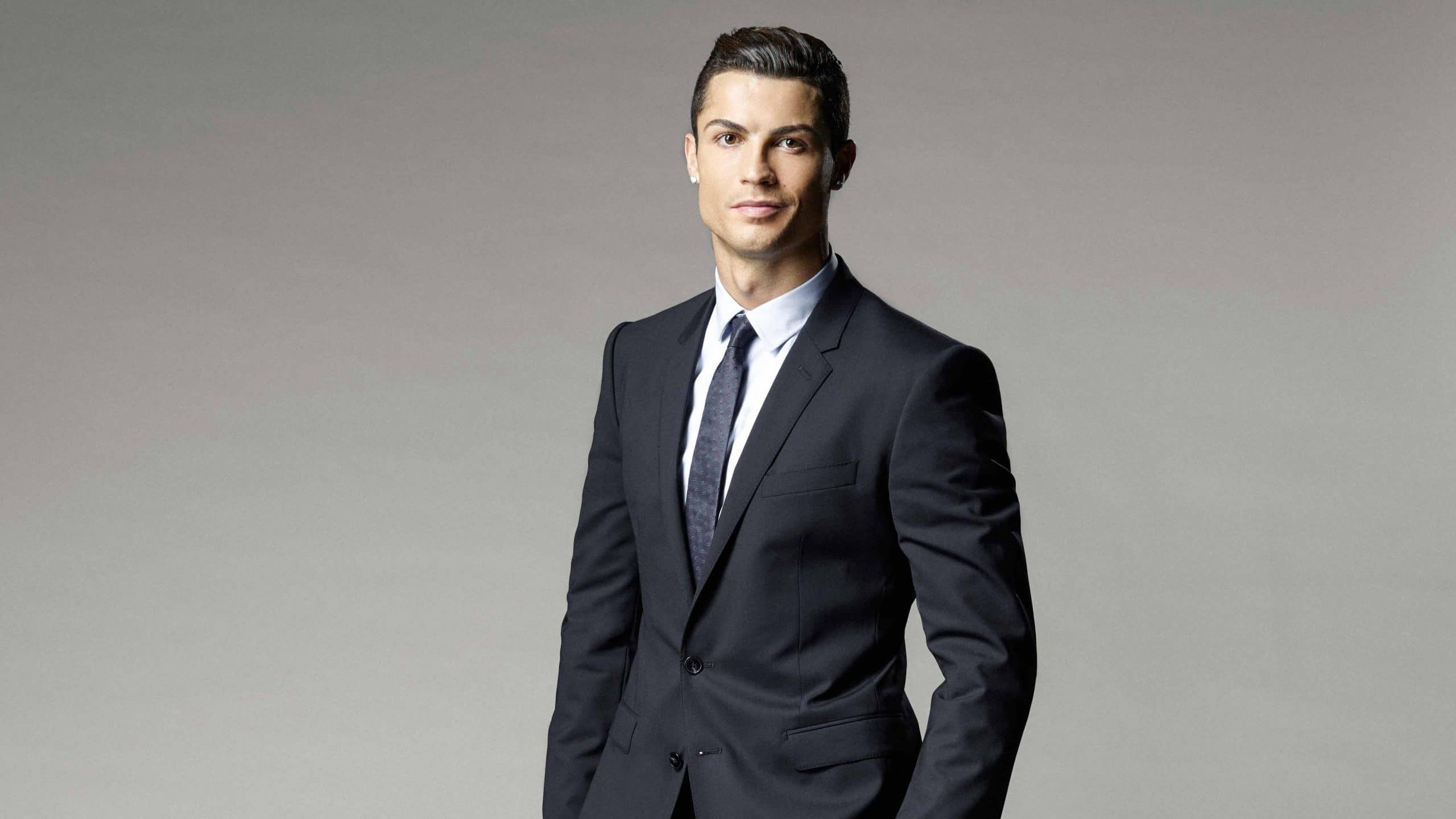 Ảnh Ronaldo lịch lãm