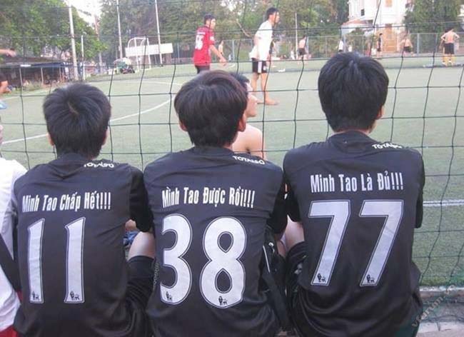 Áo bóng đá tên bựa