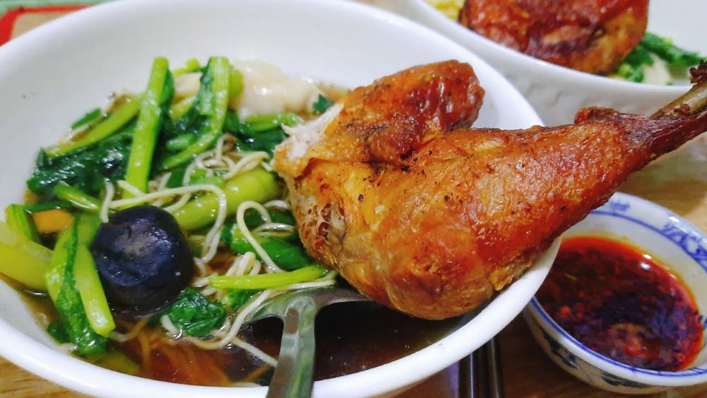 Sủi cảo và mì vịt tiềm Sài Gòn