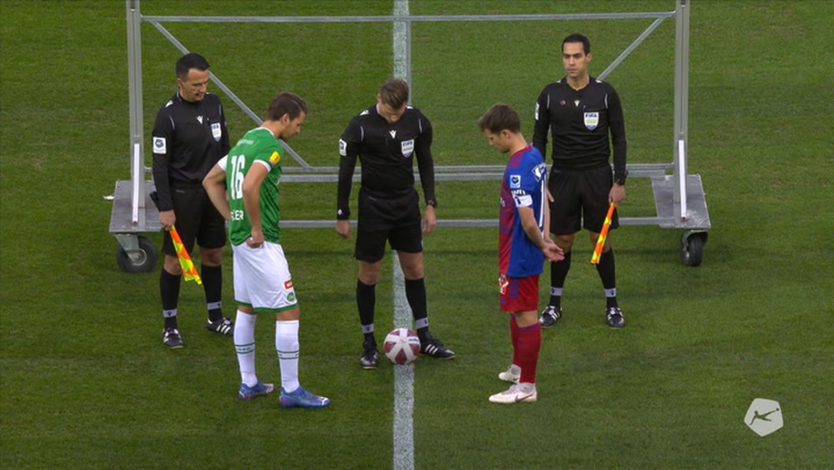 Khám Phá Luật Giao Bóng Trong Bóng Đá Và Mọi Thứ Bạn Cần Biết